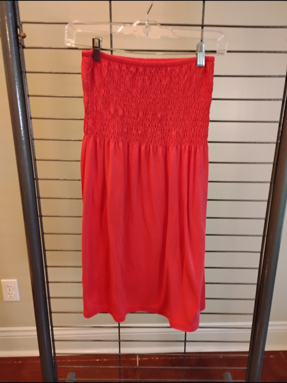 ellemenno Smocked High-Waist Midi Skirt in Red